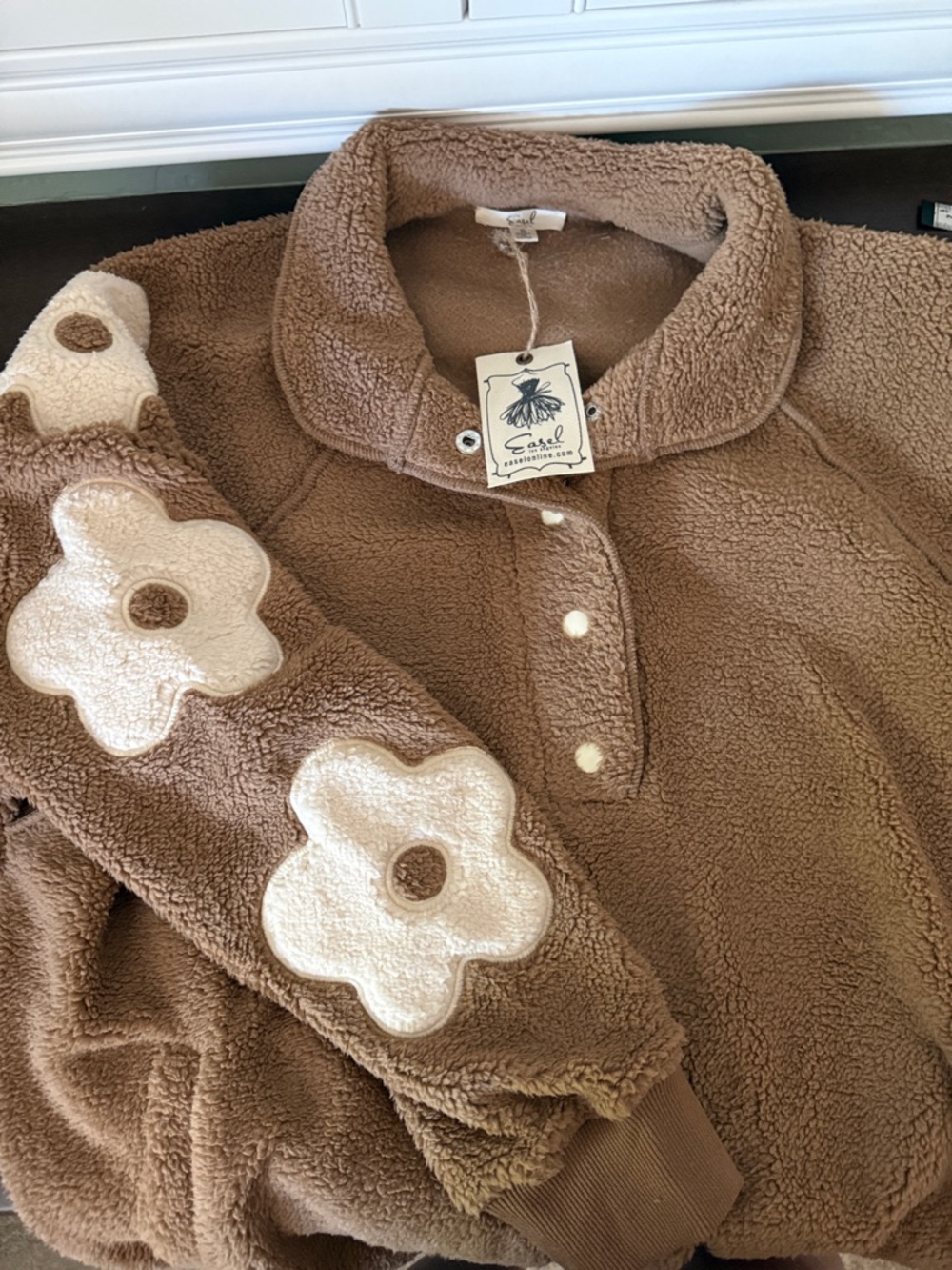 Easel Plush Sherpa Pullover in Warm Tan